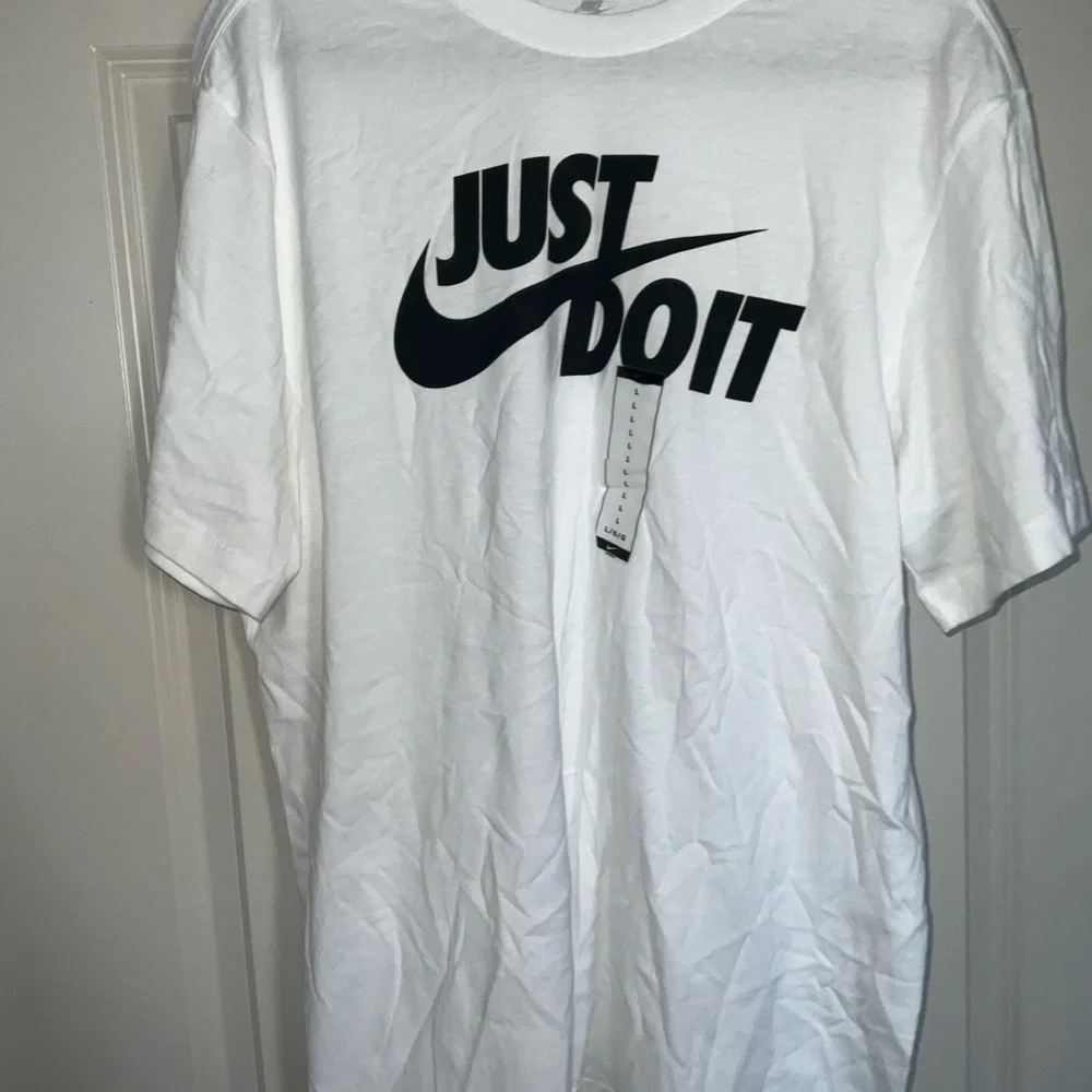 Nike Men's White Just Do It T-Shirt
